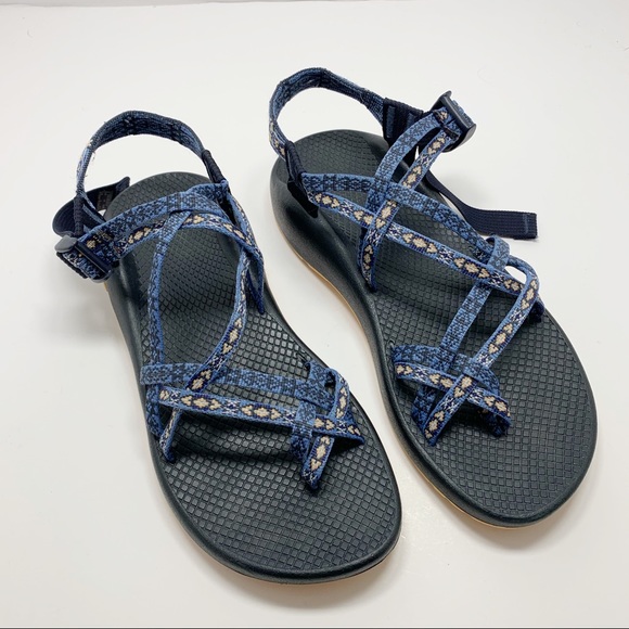 womens chacos size 10